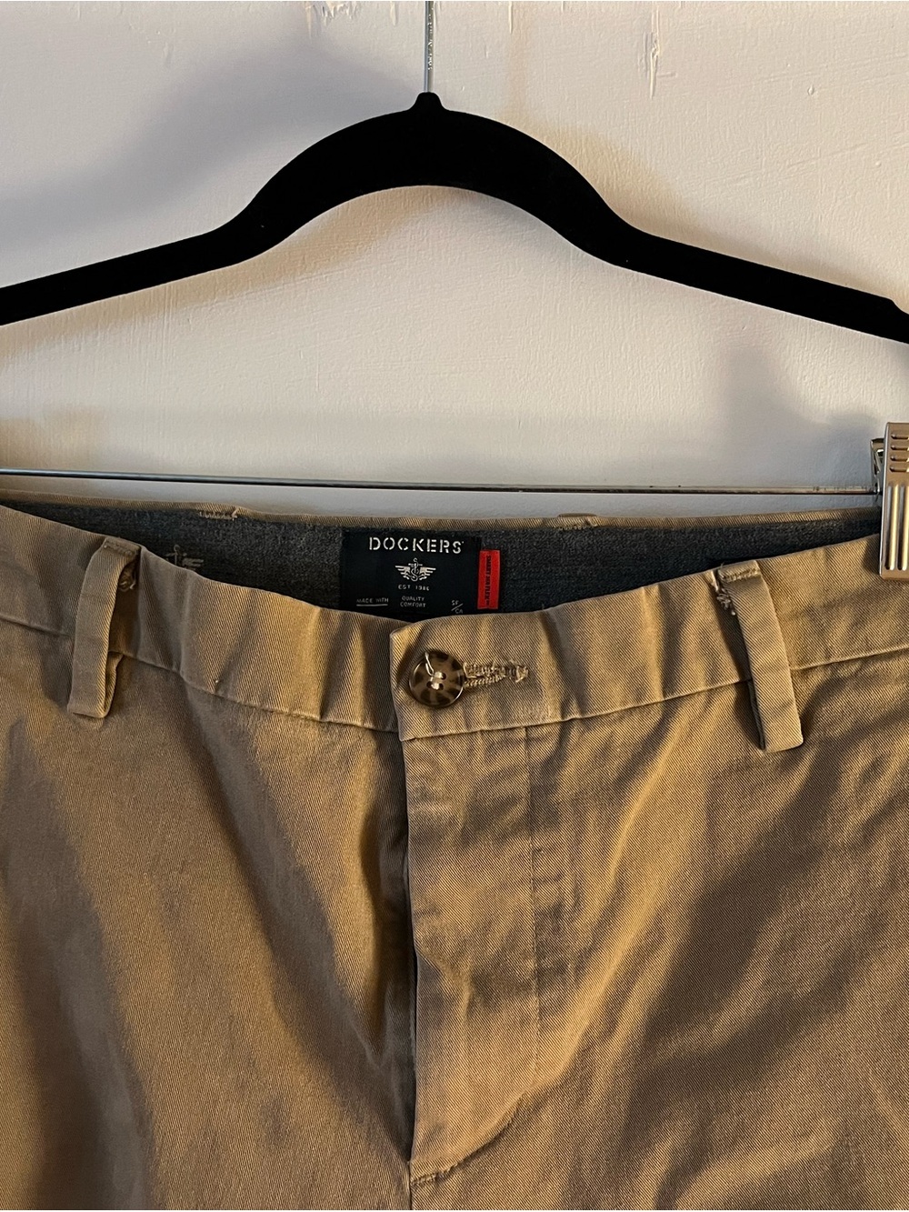 Dockers Men's Chinos Smart 360 Flex Classic Fit in Light Tan